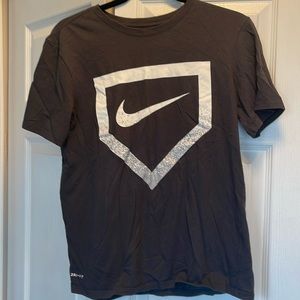 Nike NWOT men’s gray/black short sleeve shirt.